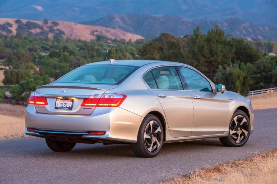  Honda Accord Plug-In Hybrid 2014 года  (фото 55 из 109)